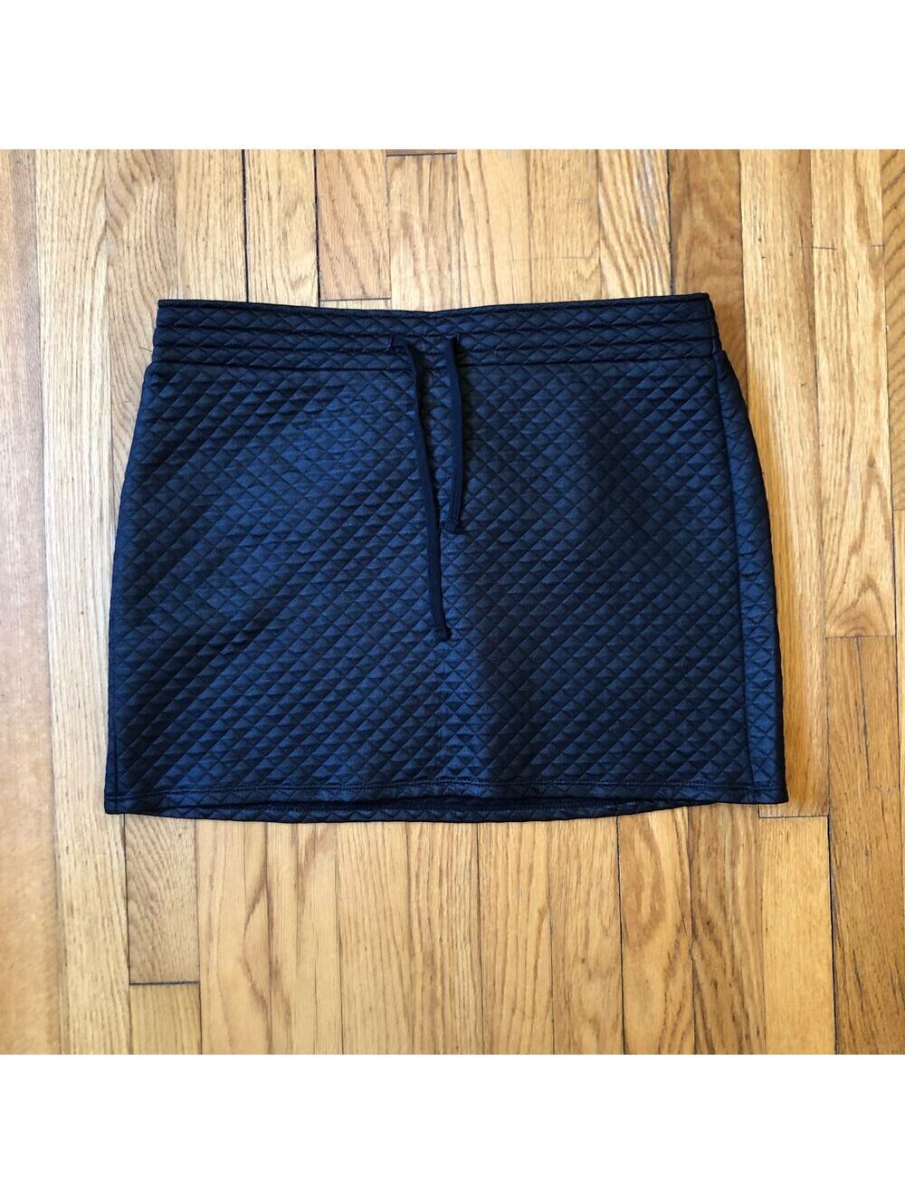 Fabletics EUC Women's Fabletics Manila Coated Black Quilted Mini Skirt Size L